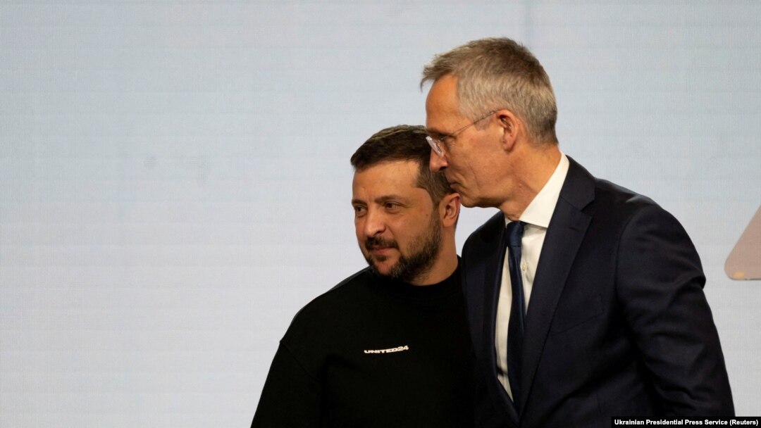 Tổng thống Ukraine Volodymyr Zelenskyy (trái) gặp Tổng thư ký NATO Jens Stoltenberg tại Kyiv ngày 20/4/2023.