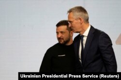 资料照：乌克兰总统泽连斯基在基辅会见到访的北约秘书长斯托尔滕贝格。（2023年4月20日）