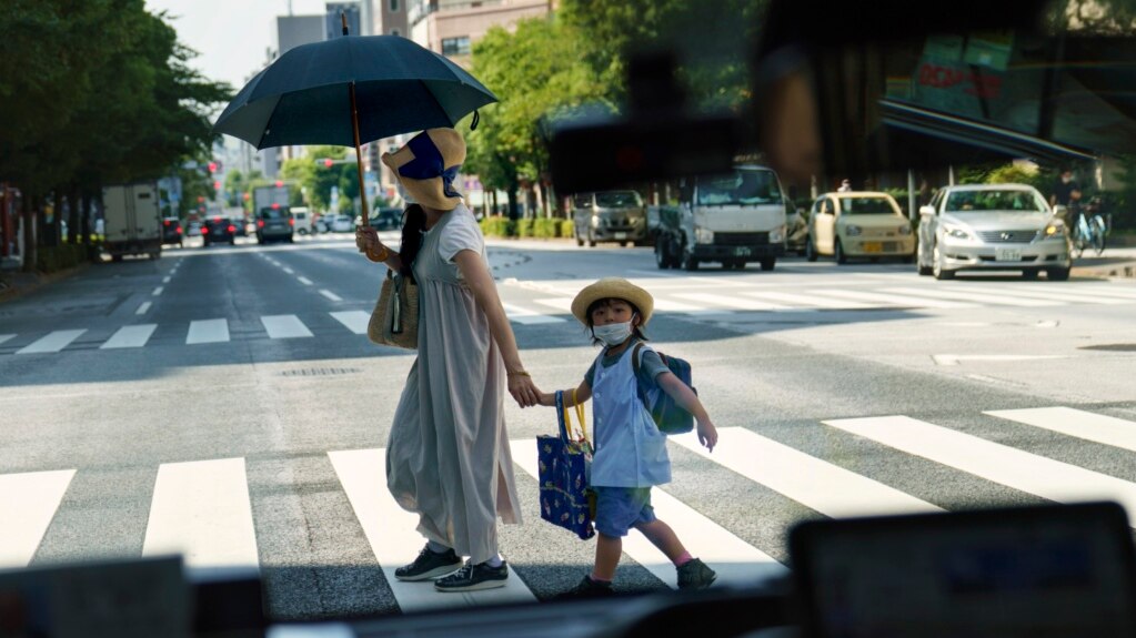 In Japan, Fewer Births, Marriages a Cause for Concern
