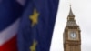 FILE - Bendera Uni Eropa dan Union Jack berkibar di luar Gedung Parlemen, di London, Inggris, 9 Februari 2022. (REUTERS/Tom Nicholson)