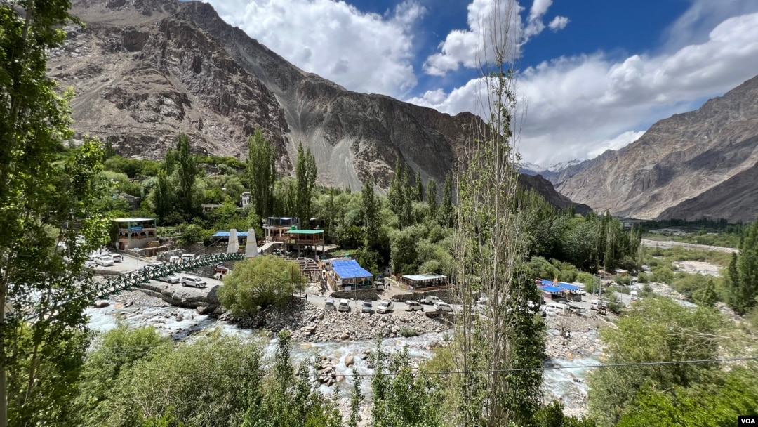 A view of Turtuk village on the India-Pakistan border. (Bilal Hussain/VOA)