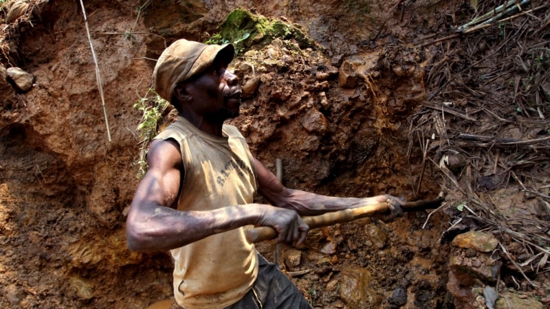Eastern Congo's gold-rich province bans mining activities to 'restore order' 