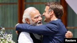 Umushikiranganji wa mbere w'Ubuhindi, Narendra Modi, aramukanya na Perezida Emmanuel Macron w'Ubufaransa