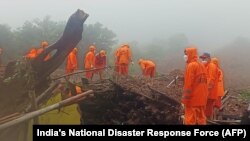 Timu inayohusika na majanga kitaifa (NDRF) nchini India ikiwa katika kijiji cha Irshalwadi. July 22, 2023. 