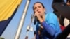 Opositora María Corina Machado, en un acto de campaña electoral celebrado en San Sebastián de los Reyes, estado de Aragua, Venezuela, el 12 de abril de 2024. [Foto: Nicole Kolster, VOA].