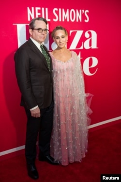 Sarah Jessica Parker dan Matthew Broderick merayakan pembukaan drama baru mereka, 'Plaza Suite' di New York City, AS, 28 Maret 2022. (REUTERS/Eduardo Munoz)