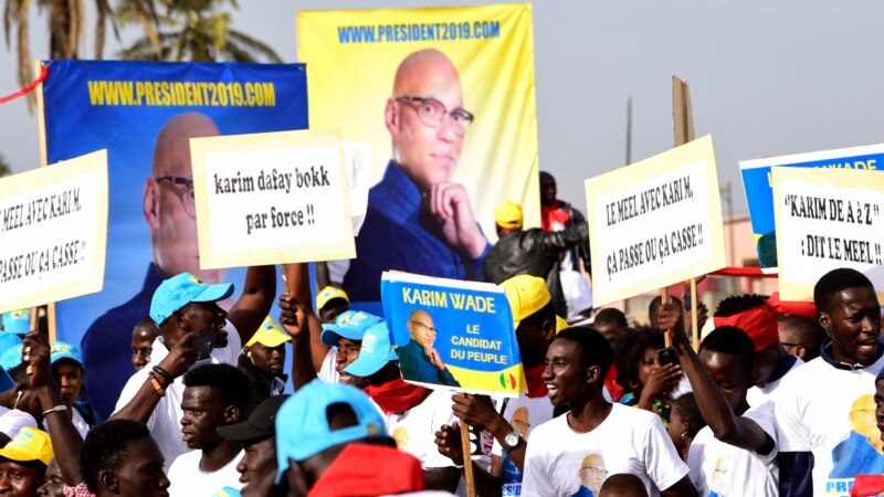 L'opposant sénégalais Karim Wade a déposé sa candidature pour la présidentielle