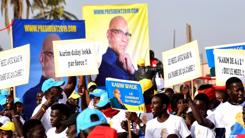 Présidentielle au Sénégal: la nationalité de Karim Wade fait débat