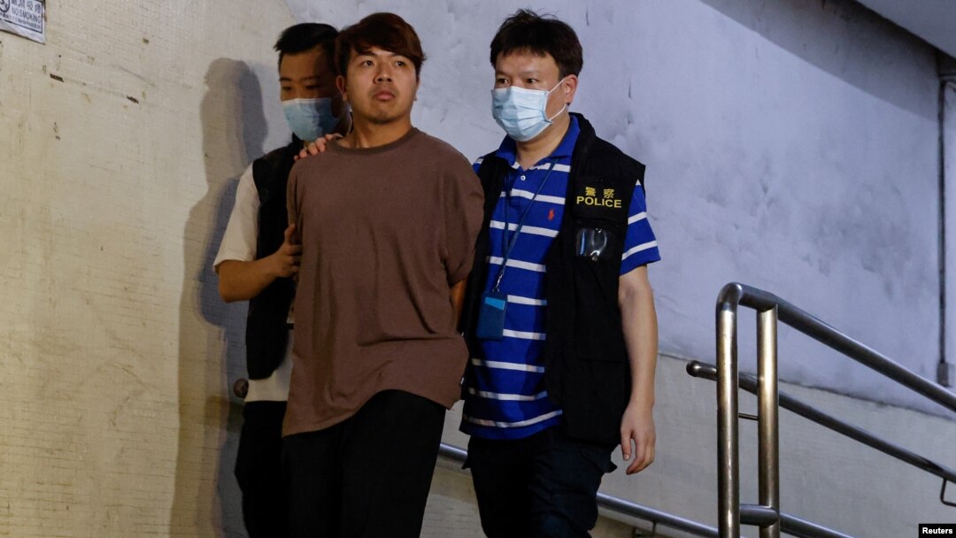 香港警察逮捕前香港众志主席林朗彦。（2023年7月5日）