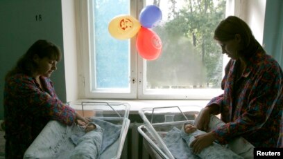 Молодые мамы Война усугубила демографический кризис в России