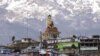 Patung Buddha di Tawang, timur laut negara bagian Arunachal Pradesh, India, 9 April 2017. (REUTERS/Anuwar Hazarika)