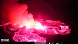 Erupsi berlangsung di puncak gunung berapi Kilauea di Hawaii, pada 7 Juni 2023. (Foto: U.S. Geological Survey via AP)