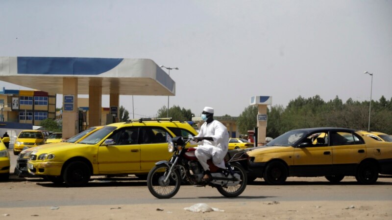Pénurie de carburant au Tchad, des conducteurs contraints de passer la nuit dans les stations-services