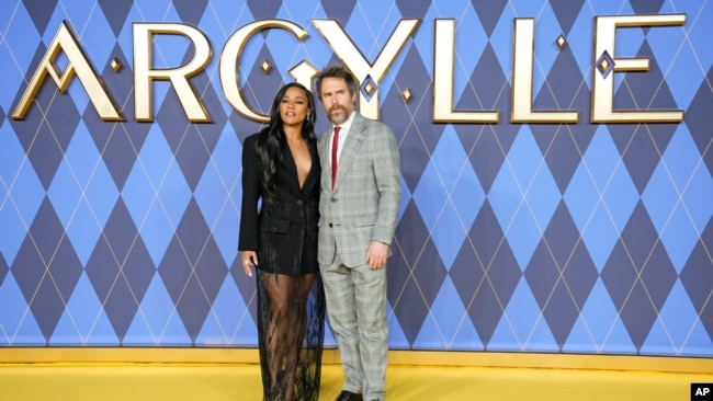 Ariana DeBose, left, Sam Rockwell pose for photographers upon arrival at the World premiere of the film 'Argylle,' in London, Britain, Jan. 24, 2024. (Scott A. Garfitt/Invision/AP)