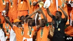 Le trophée de la Coupe d'Afrique des Nations au stade olympique Alassane Ouattara d'Ebimpe, Abidjan, le 11 février 2024.
