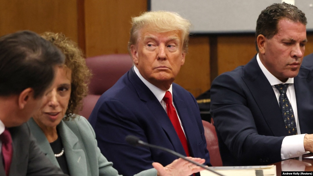Donald Tramp pred sudom na Menhetnu