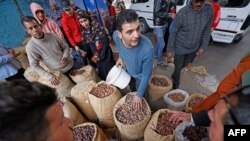 En Égypte, les prix des denrées alimentaires ont plus que doublé alors que l'inflation frôle les 33% et la dévaluation les 50%.