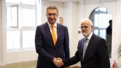 Kryeministri i Maqedonisë së Veriut, Hristijan Mickovski dhe ish-kryeministrin në qeverinë teknike, Talat Xhaferi