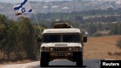 Фото: Військова машина маневрує біля кордону Ізраїлю та Смугою Гази під час конфлікту між Ізраїлем і ХАМАСом, 20 червня 2024 року.