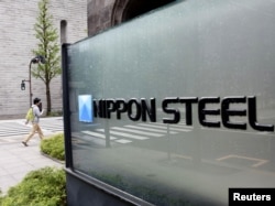 ป้ายบริษัท Nippon Steel Corporation ที่สำนักงานใหญ่ในกรุงโตเกียว ประเทศญี่ปุ่น