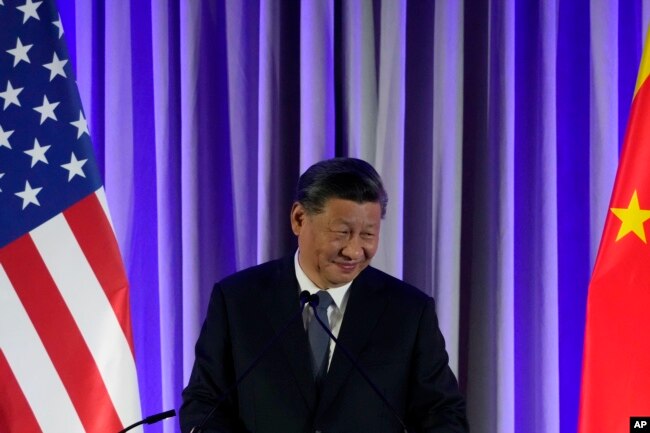 中国国家主席习近平2023年11月15日在旧金山出席美国商界主办的晚宴并发表讲话。