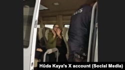 Eski HDP Milletvekili Hüda Kaya İstanbul Havalimanı'nda gözaltına alındı
