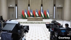 Leaders of Uzbekistan and Belarus hold a briefing in Tashkent on Feb. 8, 2024. No press questions are allowed at such events. (president.uz)