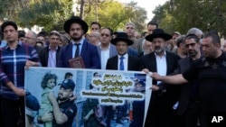 Во интервју за Гласот на Америка на персиски јазик, претставникот на израелското Министерство за надворешни работи Емануел Нахшон го дава првиот јавен коментар за невидените антиизраелски собири на Евреите во пет ирански градови на 30 октомври