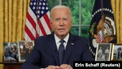 Američki predsjednik Joe Biden se obraća naciji iz Ovalnog ureda Bijele kuće u Washingtonu, DC,14.jula 2024. Erin Schaff/Pool via Reuters