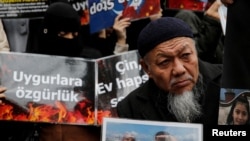 터키 이스탄불 소재 중국 영사관 앞에서 중국 정부의 위구르족 탄압에 항의하는 시위대 (자료사진) 