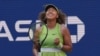 Petenis asal Jepang Naomi OSaka merayakan kemenangan atas lawannya petenis asal Latvia Jelena Ostapenko di babak pertama AS Terbuka yang digelar di New York, pada 27 Agustus 2024. (Foto: AFP/Timothy A. Clary)