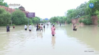 Hindistan’da sel felaketi birçok kentte hayatı felç etti