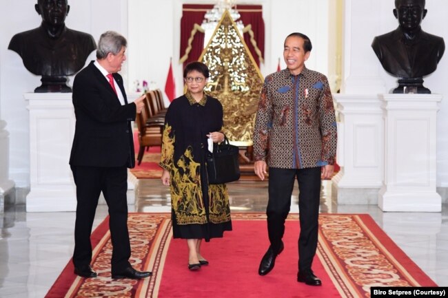 Presiden Joko Widodo didampingi Menlu Retno Marsudi menerima Duta Besar Palestina untuk Indonesia, Zuhair Al-Shun, di Istana Merdeka, Jakarta, 24 Maret 2023 lalu. (Foto: Courtesy/Setpres RI)