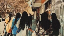 زنان بدون حجاب اجباری 