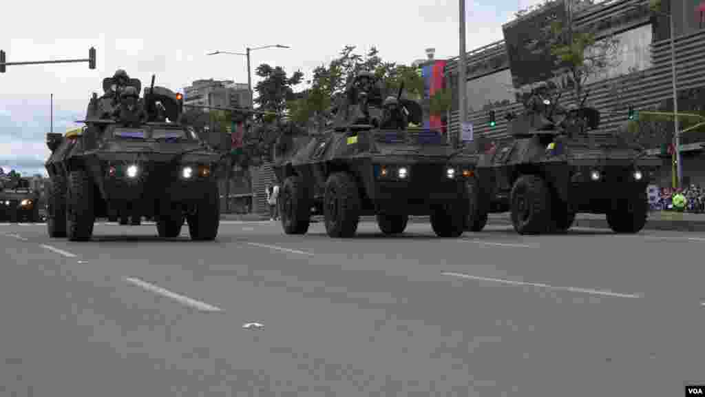 Infante de Marina de la Armada de Colombia en el desfile del día de la independencia del 20 de julio en conmemoración de los 203 años del grito de la independencia. FOTO: Johan Reyes, VOA. &nbsp; &nbsp; &nbsp; &nbsp;&nbsp;