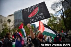 Demonstrasi mendukung rakyat Palestina, di Mexico City, Meksiko pada 17 Februari 2024. (Foto: AFP)