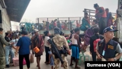 ရွှေကုက္ကိုလ် တိုက်ပွဲကြောင့် ထိုင်းဘက် စစ်ရှောင်လာသူများ။ (Photo: VOA Burmese)