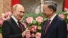 Vietnam Devlet Başkanı To Lam ve Rusya Cumhurbaşkanı Vladimir Putin, Hanoi'de biraraya geldi. İki ülke lideri petrol ve gaz, nükleer bilim ve eğitim alanlarını da içeren 11 anlaşma ve mutabakat zaptına imza attı.
