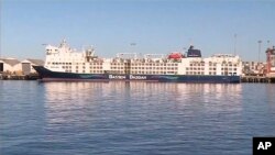 Kapal MV Bahijah yang membawa domba dan sapi di pelabuhan Fremantle, Australia, Jumat, 2 Februari 2024. (Channel 10 via AP)