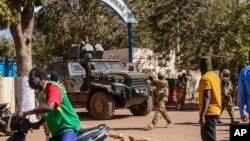 Selon l'ONG Acled, les violences des groupes armés jihadistes au Burkina ont fait depuis 2015 plus de 17.000 morts, civils et militaires.