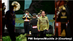 Presiden Joko Widodo bersiap menyambut para pemimpin dan delegasi yang hadir pada Indonesia-Africa Forum (IAF) ke-2 di Intercontinental Bali Resort, Kabupaten Badung, Bali, Minggu, 1 September 2024. (Foto: BPMI Setpres/Muchlis Jr)