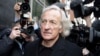 John Pilger, Journalist, Filmmaker, Who Covered Cambodia, Dies at 84