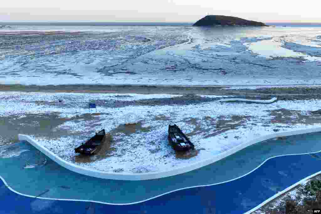 Fishing boats are seen being surrounded by sea ice in Lianyungang, in China&#39;s eastern Jiangsu province.