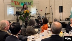 美国在台协会主席劳拉·罗森伯格在华府台湾同乡会感恩节参会发表讲话。(2023年11月11日，美国之音锺辰芳拍摄）