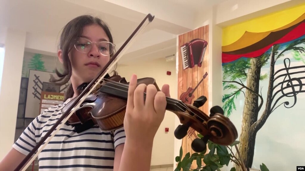 Shqipëri, fëmijët e talentuar në ndjekje të pasionit për muzikën