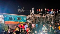 印度兩列客運火車出軌 200多死900多傷