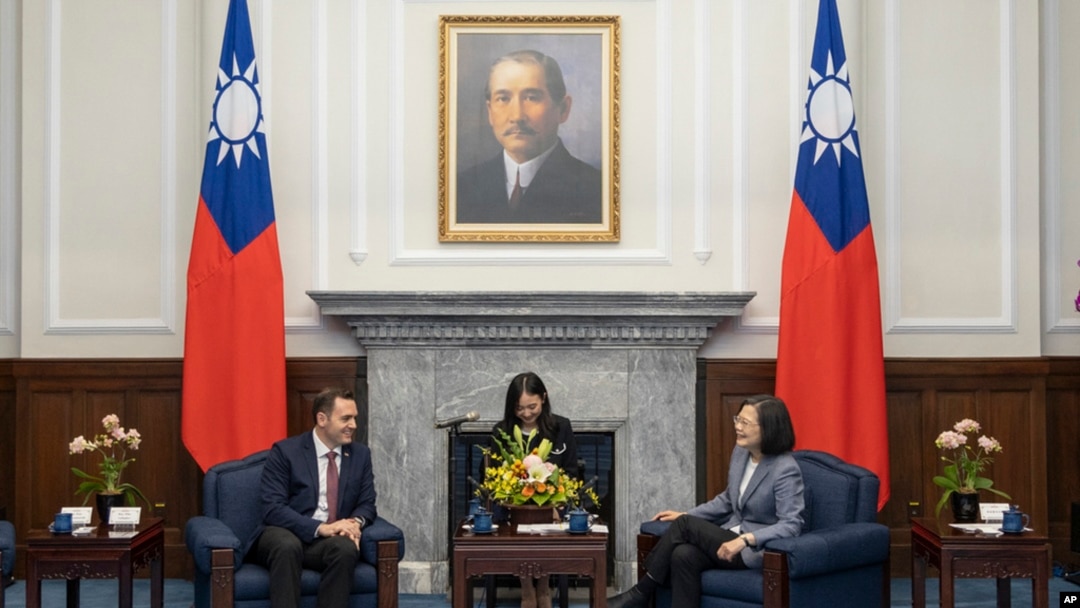 In this photo released by the Taiwan Presidential Office, Taiwan's President Tsai Ing-wen, right, talks to US Rep. Mike Gallagher on the Chinese Communist Party, left, in Taipei, Taiwan, Feb. 22, 2024. 