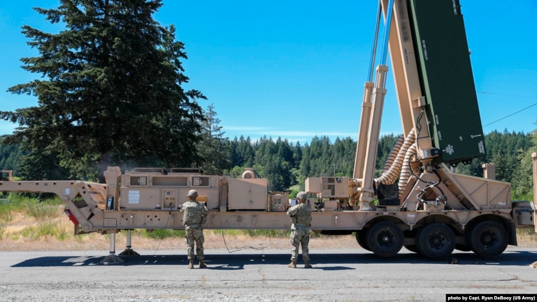 Американские военнослужащие у комплекса LRHW на базе Льюис-Маккорд, штат Вашингтон, 25 июня 2024 года