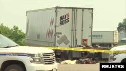 路透社照片：加拿大卡车巴士相撞，15名前往赌场的老年乘客死亡。图为撞车事故现场。