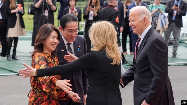 U.S. President Joe Biden, far right, and first lady Jill Biden greet, second from right, greet Japanese Prime Minister Fumio Kishida, second from the left, and his wife Yuko Kishida upon their arrival at the White House in Washington, April 9, 2024